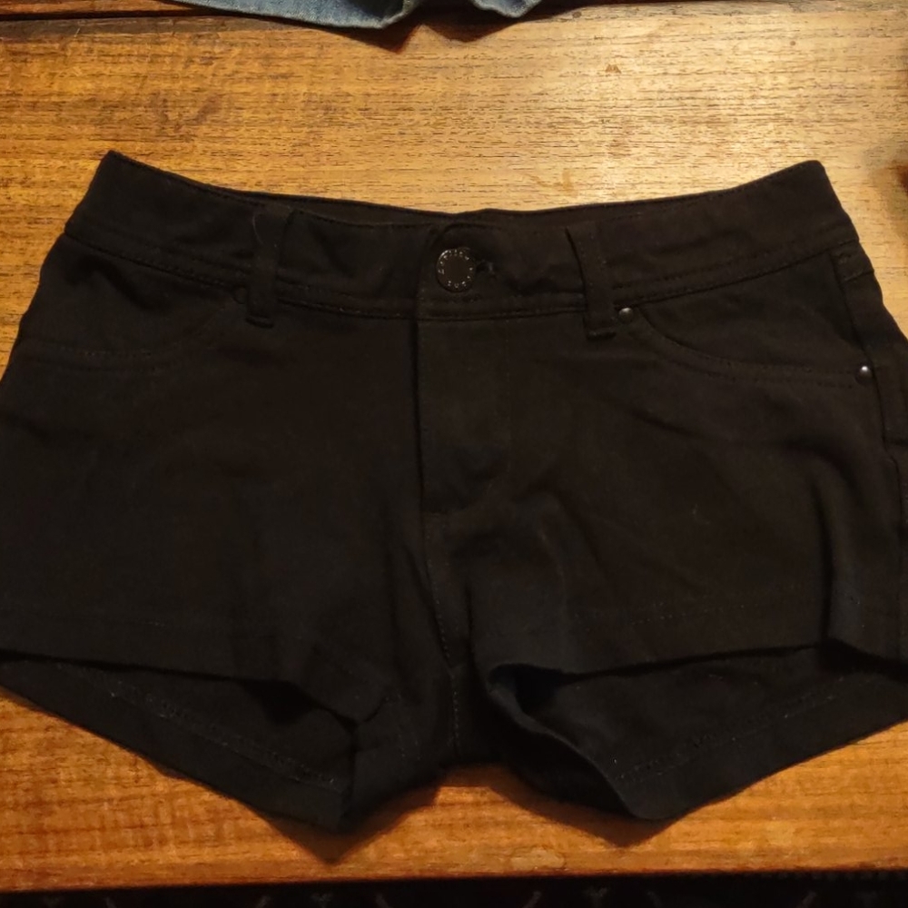 Labijou , small , black